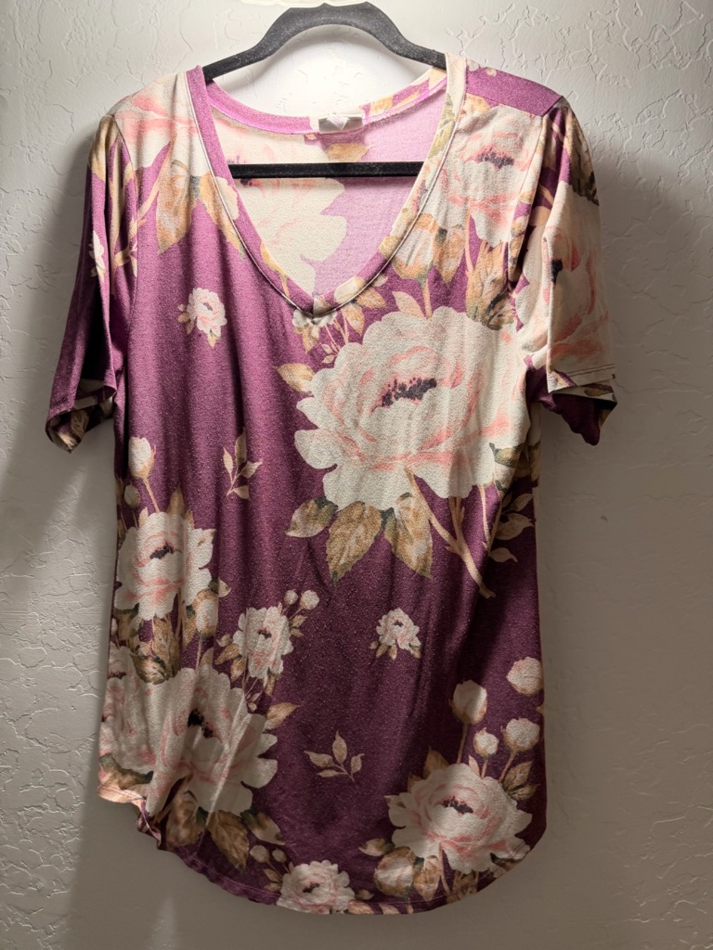 LuLaRoe V-Neck Short Sleeve Top in Mauve and Cream Floral